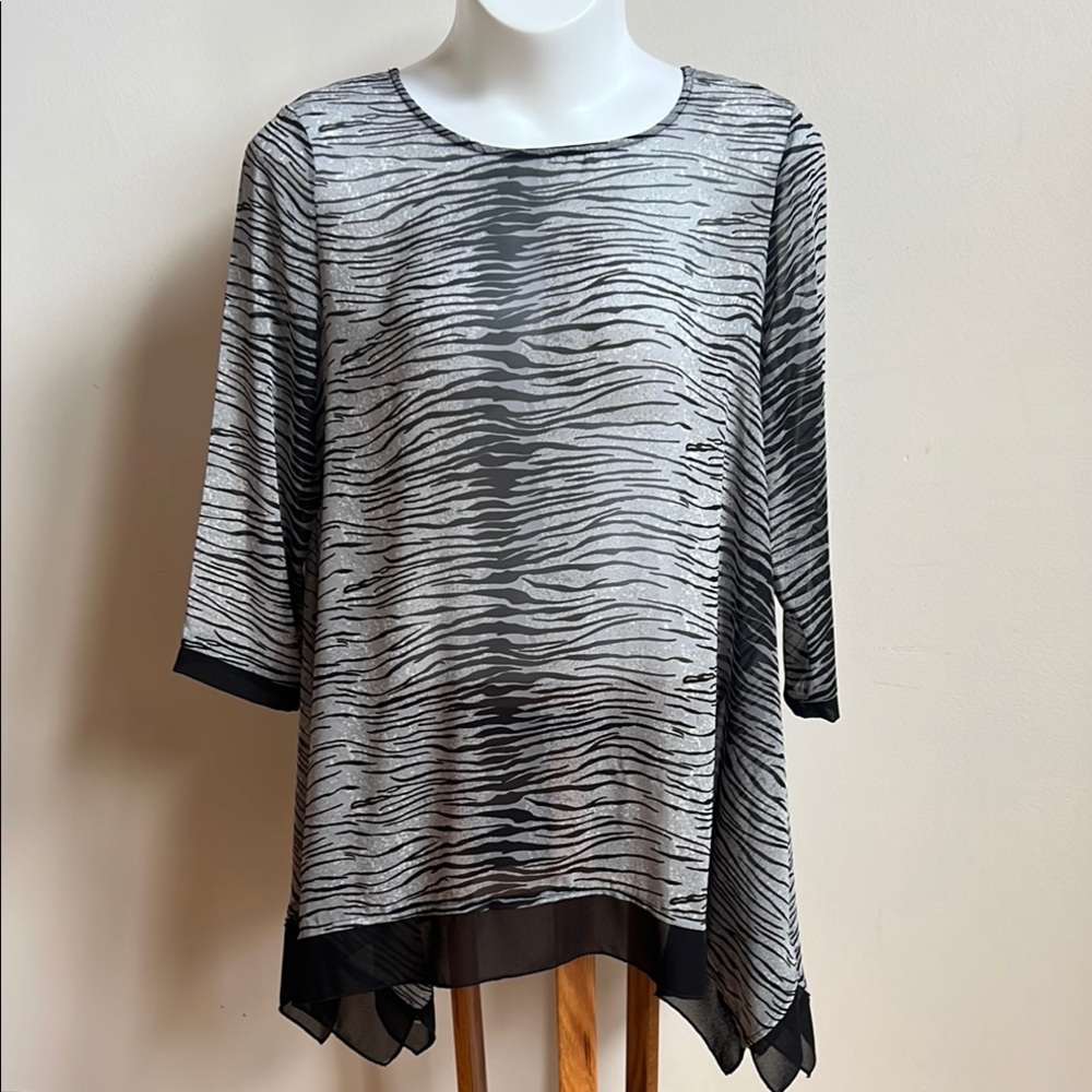 Come N See Black and Gray Asymmetrical 3/4 Sleeve Blouse made in USA